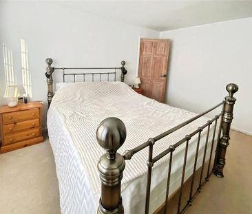 4 bedroom semi-detached house to rent - Photo 5