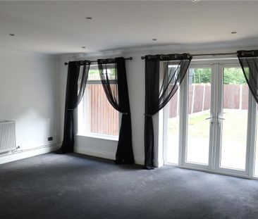 3 bedroom end of terrace house to rent - Photo 2