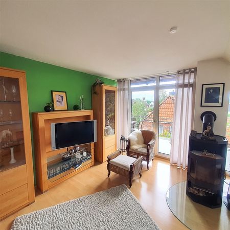 Gemütliche 2-Zimmer-Dachgeschosswohnung mit Balkon und Einbauküche - Photo 4