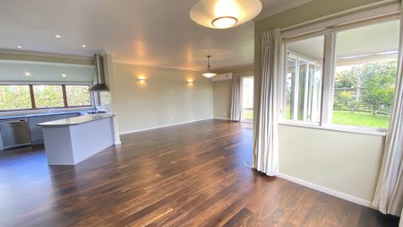 Location!Location!Location! - Photo 4