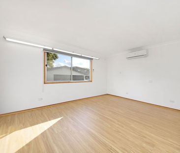 SPACIOUS FAMILY HOME - Photo 2