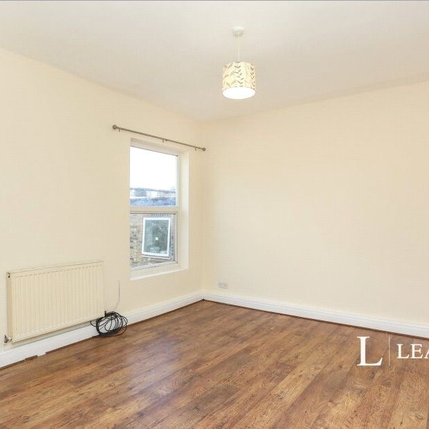 3 bedroom apartment to rent Sundridge Parade, Plaistow Lane, Bromley, BR1 - Photo 1