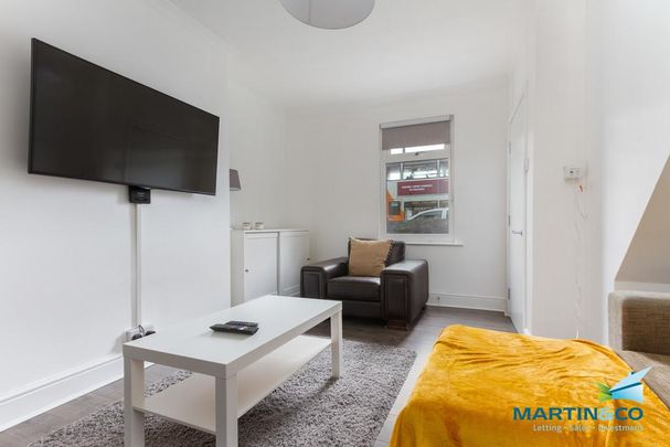 1 bedroom in a house share to rent - Photo 1