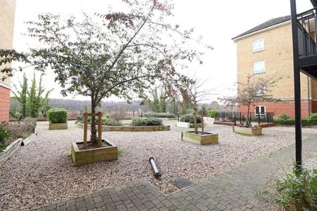 Tadros Court, High Wycombe, HP13 - Photo 2