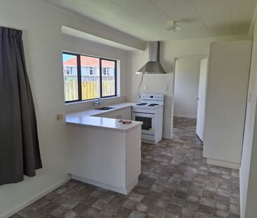 This is a very tidy easy-care home, features three double bedrooms,... - Photo 6