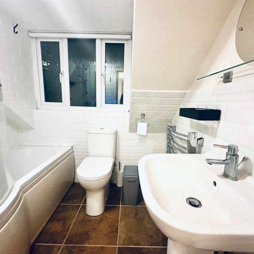 Room in a Shared Flat, Ashbourne Road, CR4 - Photo 1