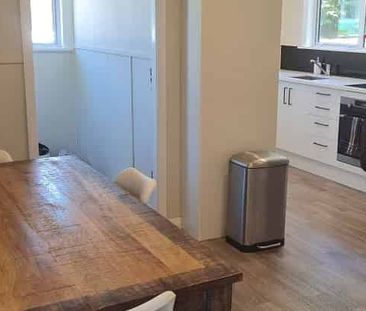 Centrally located 3-bedroom family home - Photo 4