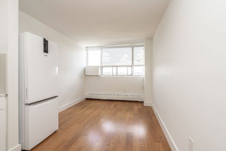 730 St Clarens Avenue - Photo 4