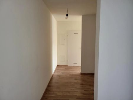 unbefristete 2-Zimmer-Wohnung mit großer Freifläche - 3. Zimmer möglich! - Photo 3