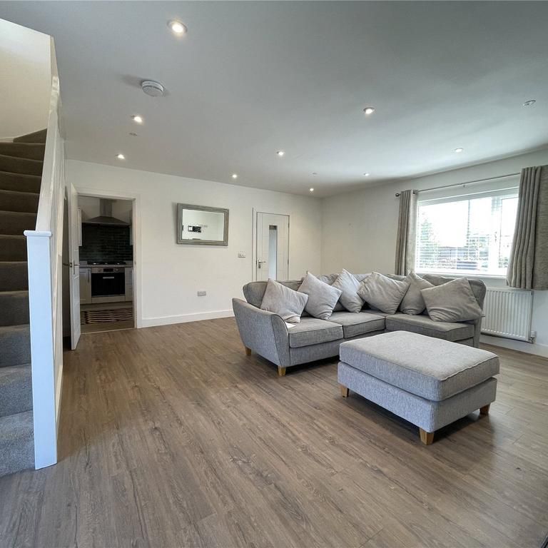 3 bedroom semi-detached house to rent - Photo 1