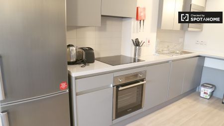 Room for rent in 8-bedroom apartment, Stoneybatter, Dublin - Photo 3