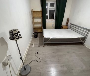 Room in a Shared Flat, Charles Staunton House, SE27 - Photo 4