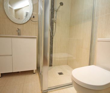 Large 3 Bedroom Townhouse with Two Secure Car Spaces - Photo 4