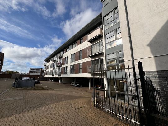 School Street, Willenhall, Wolverhampton - Photo 1