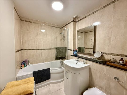 Maple Road, Surbiton, KT6 flat to rent - Photo 1