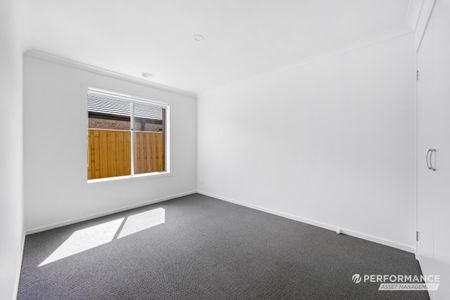 21 Aspen Street, Winter Valley VIC 3358 - House For Rent | Domain - Photo 5