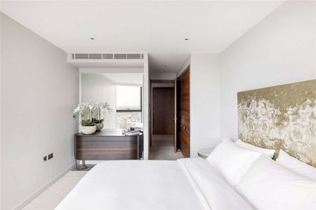 Exquisitely finished, is this luxurious four-bedroom apartment boasting stunning River Thames views in the exclusive Chelsea Waterfront development. - Photo 2