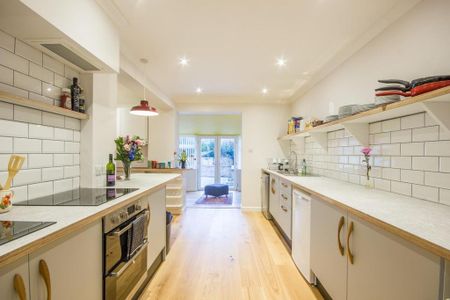 1 bedroom in a house share to rent - Photo 5