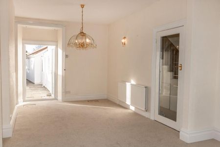 4 bedroom terraced house to rent - Photo 2