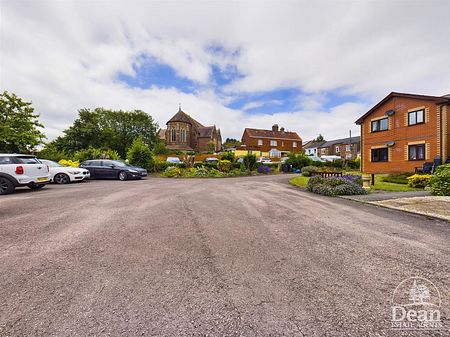 9 Boxbush Road, Coleford - Photo 2