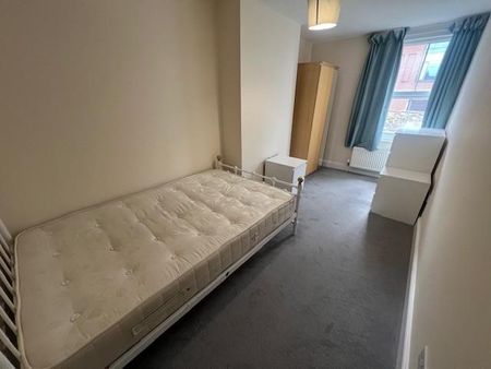 4 bedroom terraced house to rent - Photo 5
