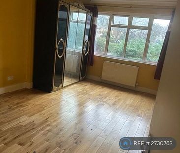 1 bedroom in a flat share to rent - Photo 1