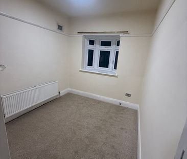 3 Bed Semi-Detached House, Raymead Avenue, CR7 - Photo 2