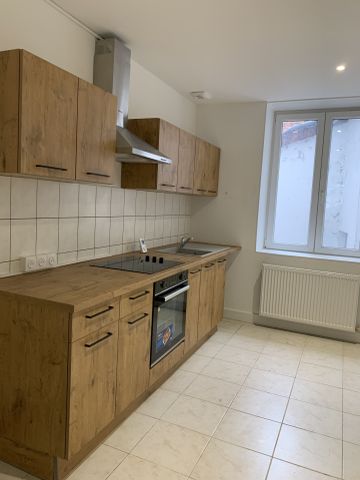 Location Appartement 4 pièces 97m² SARREGUEMINES 57200 - Photo 2