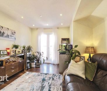 2 bedroom block of apartments to rent - Photo 2