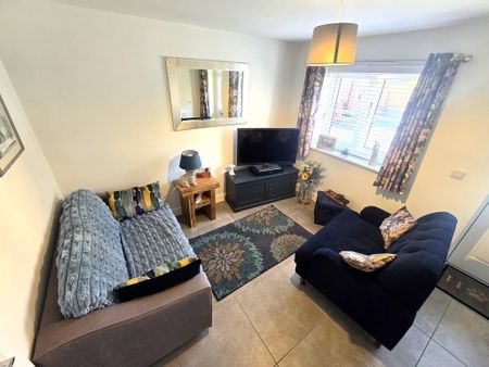 2 bedroom semi-detached house to rent - Photo 2