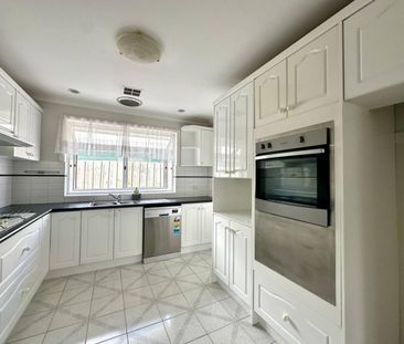 Spacious Family Living in a Prime Seabrook Location - Photo 3