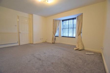 4 Bedroom Detached To Let - Photo 3