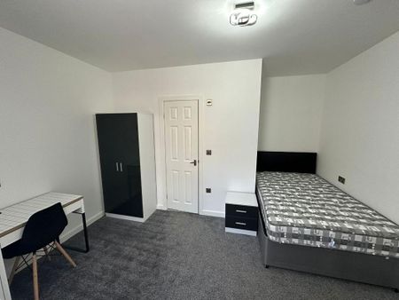 6 bedroom terraced house to rent - Photo 2