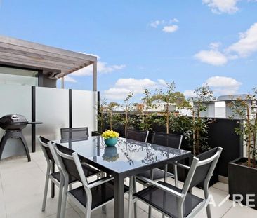 Pet Friendly Haven in Prime Location - Photo 2