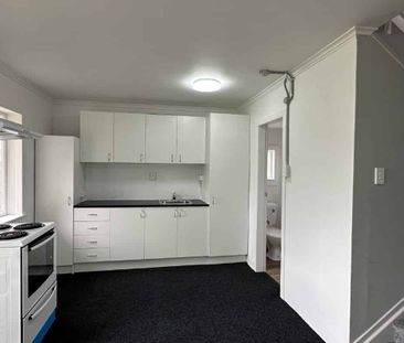 Lovely house in Favona - Photo 2