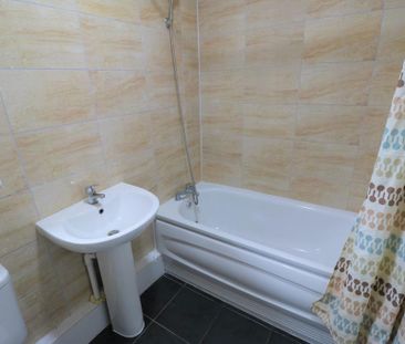 2 bedroom semi-detached house to rent - Photo 6