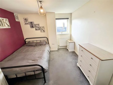 1 bedroom in a house share to rent - Photo 3