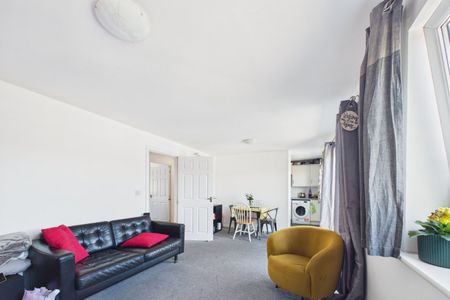 2 bedroom Flat in Amersham Road, Reading - Photo 5