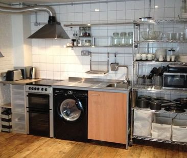 1 Bed Flat, High Street, M4 - Photo 2