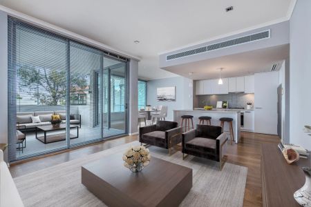 ULTRA STYLISH UNFURNISHED 2 BEDROOM APARTMENT - Photo 2