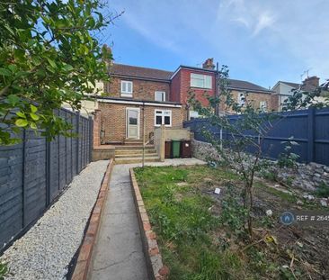 4 bedroom terraced house to rent - Photo 1