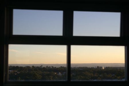 Modern Executive Living with Blue Mountains Views - Photo 4