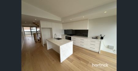 LOCATION, STYLE, & SOPHISTICATION - Photo 4