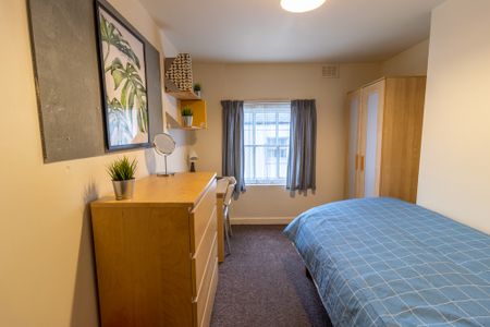 6 Bed Student Accommodation - Photo 4