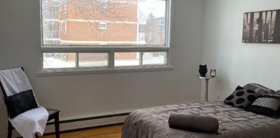 4 1/2 situé à Ste-Foy, stationnement - Photo 2