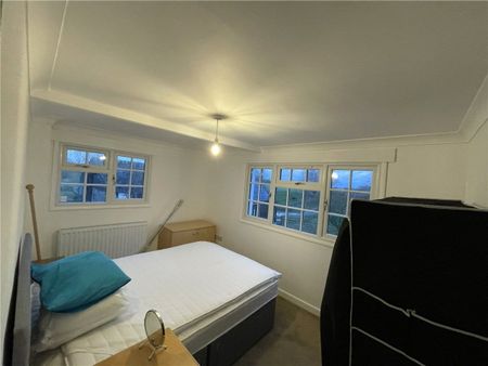 A well-presented four bedroom house, with a large garden in a rural location. - Photo 2