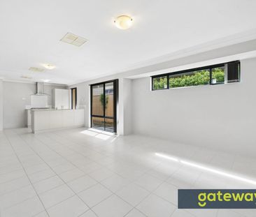FABULOUS 3 BEDROOM FAMILY HOME WITH BEAUTIFUL PARK VIEWS - Photo 1