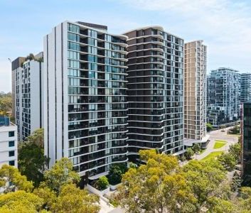 Stylish North-Facing Apartment in the Heart of Macquarie Park - Photo 5
