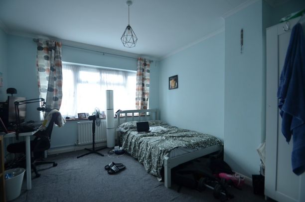 4 bedroom Semi-detached house to rent - Photo 1