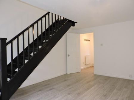 2 bedroom semi-detached house to rent - Photo 4